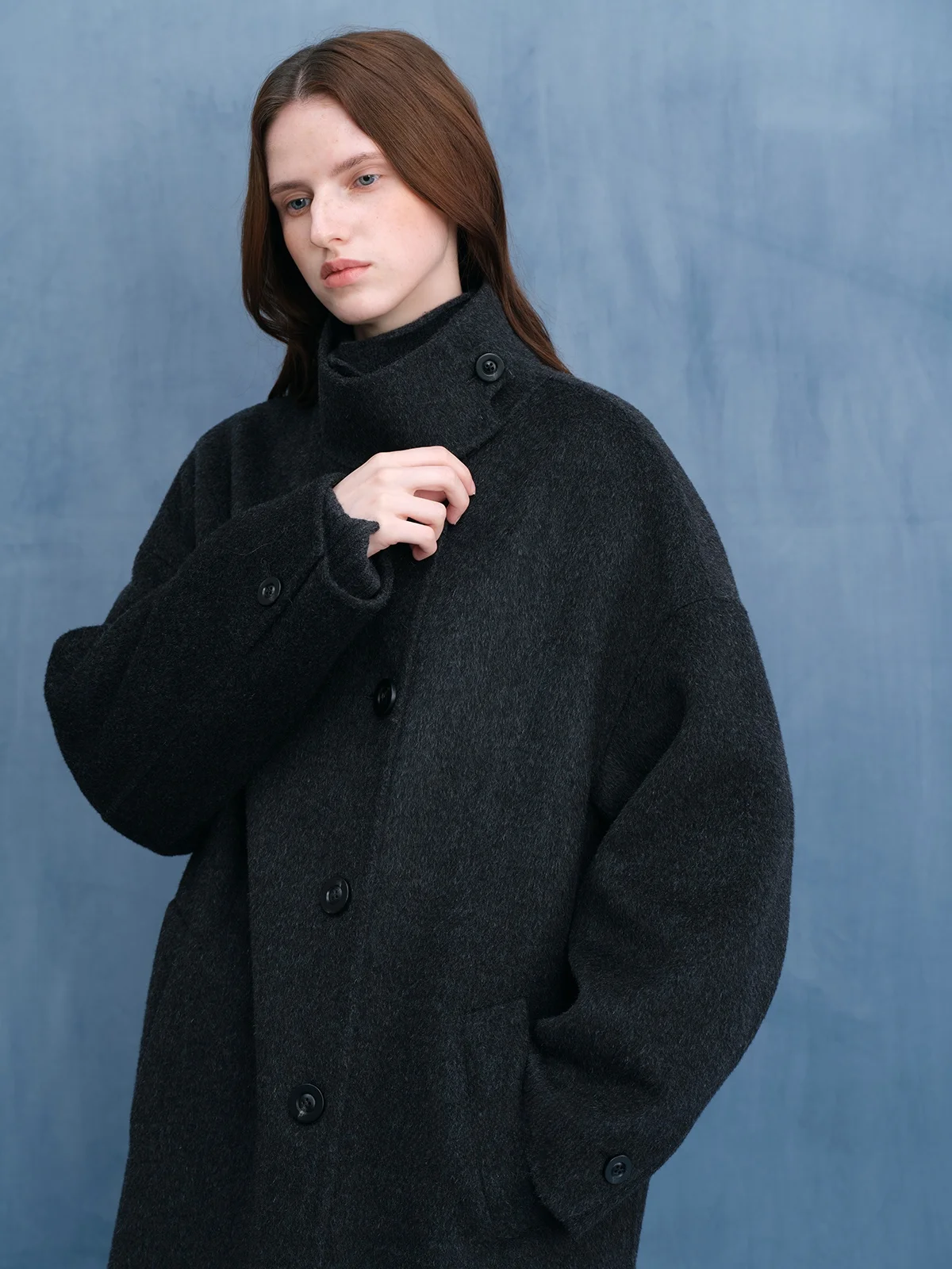 

Высококачественное двустороннее шерстяное пальто с удлиненным силуэтом и эффектом бархата, на подкладке из верблюжьего пуха, теплая верхняя одежда для женщин от Guoe