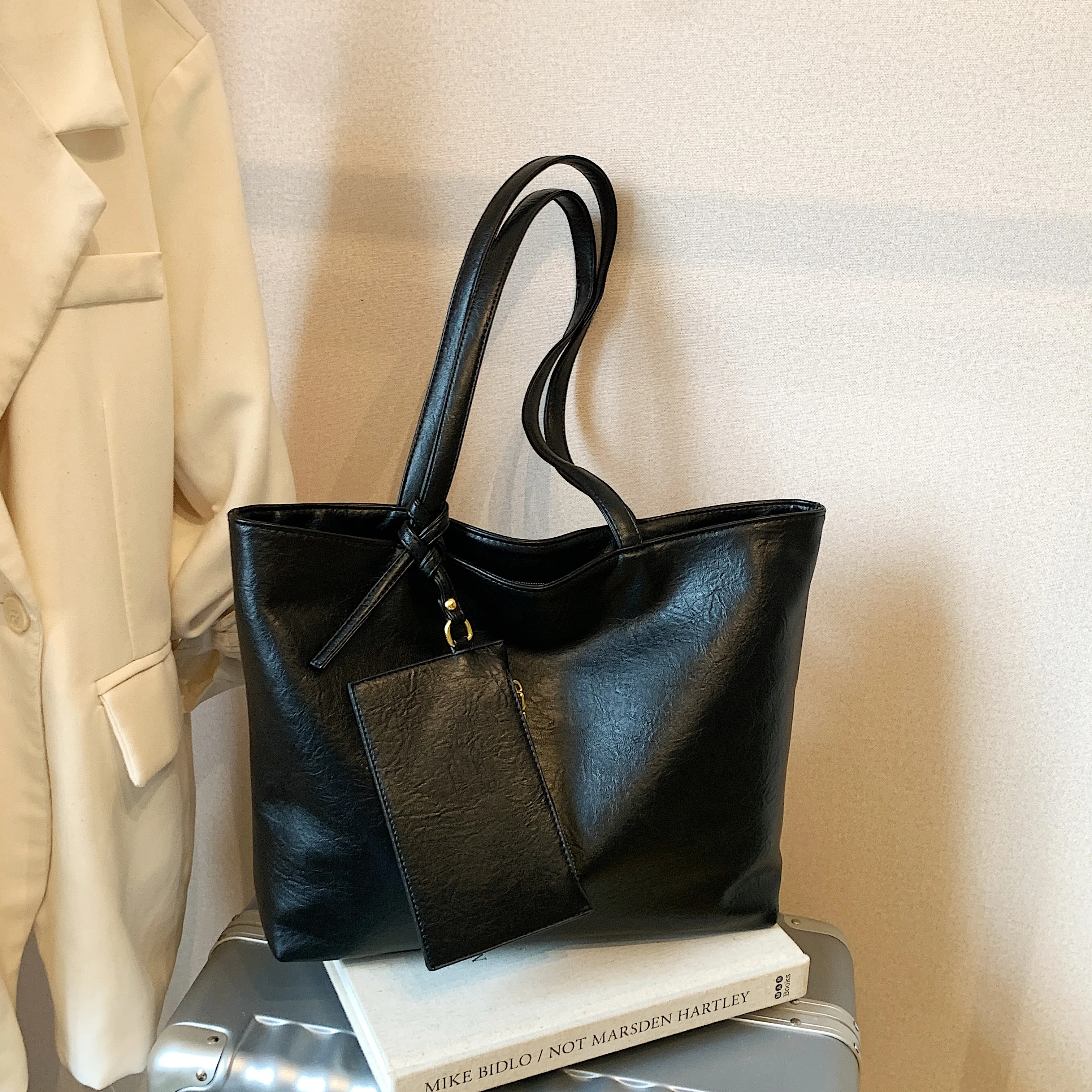 

Большая вместительная повседневная сумка-тоут для женщин, текстурированные черные сумки из искусственной кожи на одно плечо, подмышки, повседневные дорожные сумки в стиле ретро