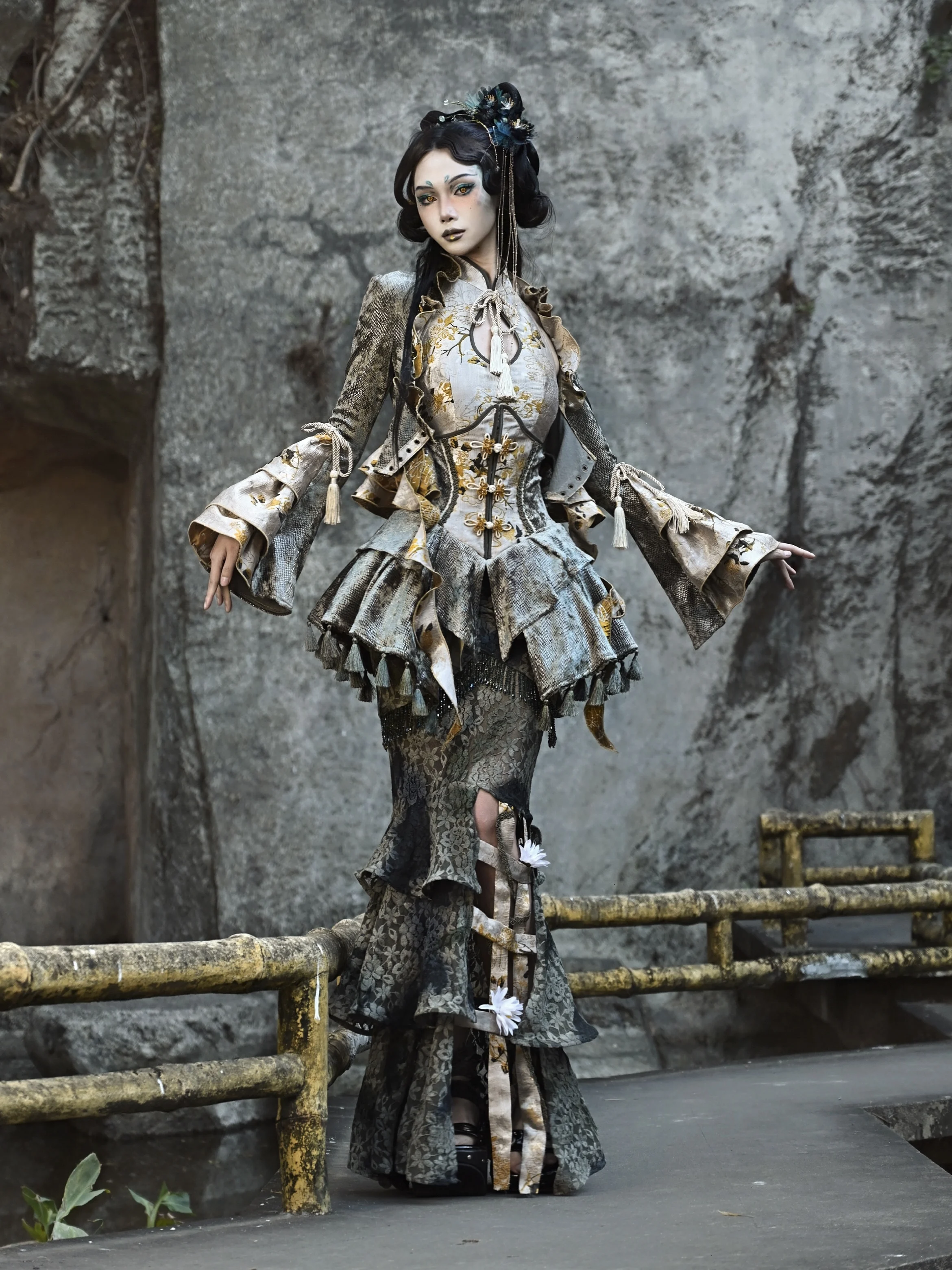 ملابس الهالوين ذات الاهتمام الخاص تصميم الصينية شرابة الدانتيل الأفعى نمط معطف قصير سترة #2