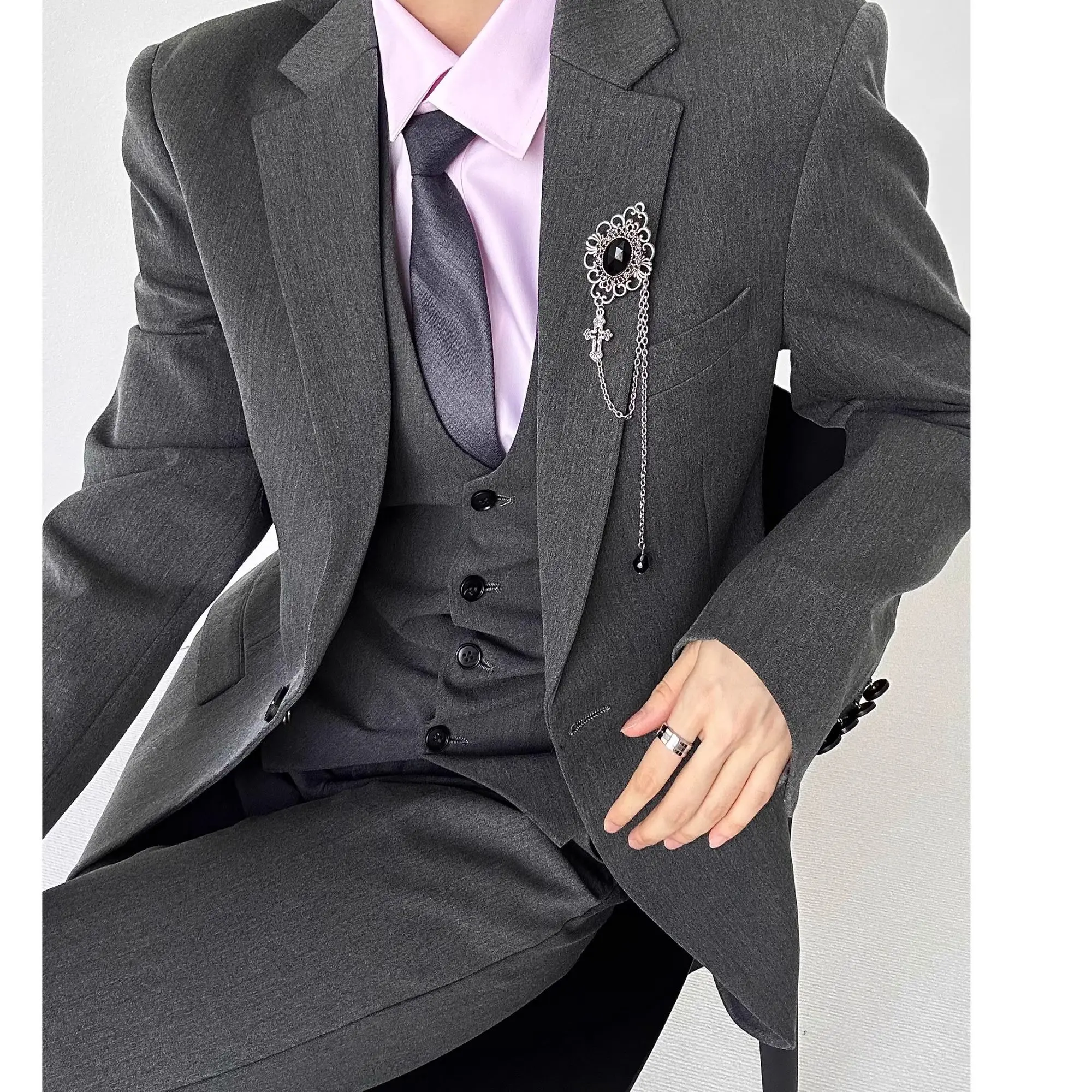 High-end black and gray suit vest, handsome ruffian, unisex style, slim fit, business casual vest, suit clip