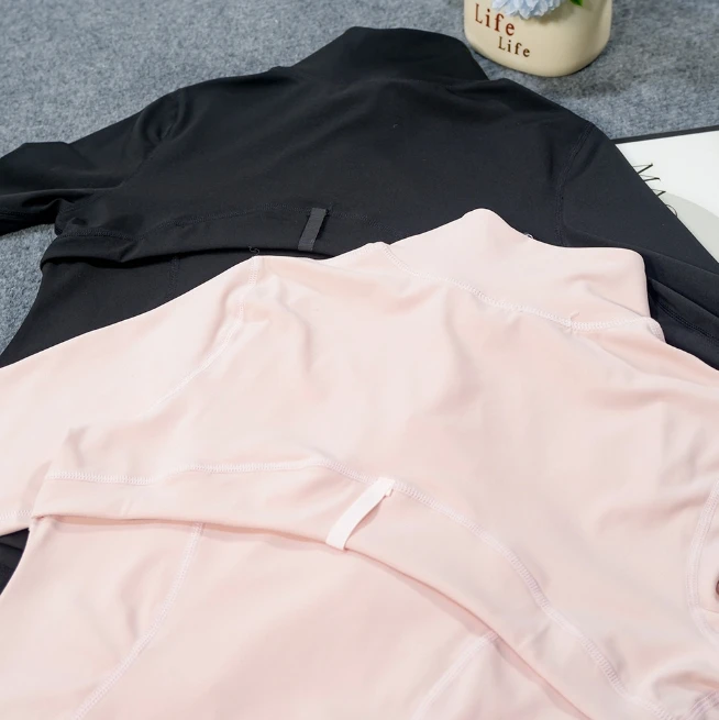 Kurze Yoga-Kleidung, neuer Stehkragen mit goldenem Reißverschluss, schnelltrocknend, atmungsaktiv und eng anliegend, geeignet für Sport und Laufen. – Detail 9