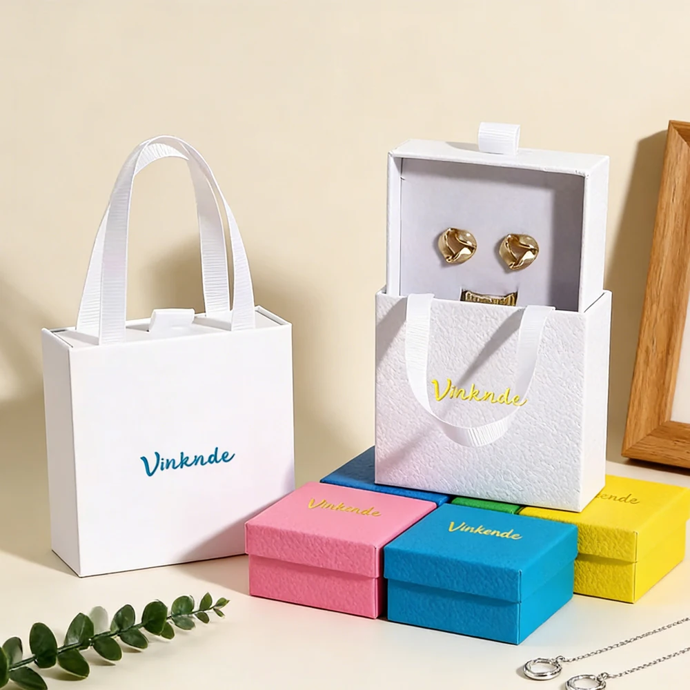 

Ожерелья с логотипом на заказ, коробка 9x9x3,5 см, роскошная картонная подарочная коробка для ювелирных изделий с ленточной ручкой, раздвижные серьги, кольца, упаковочный футляр