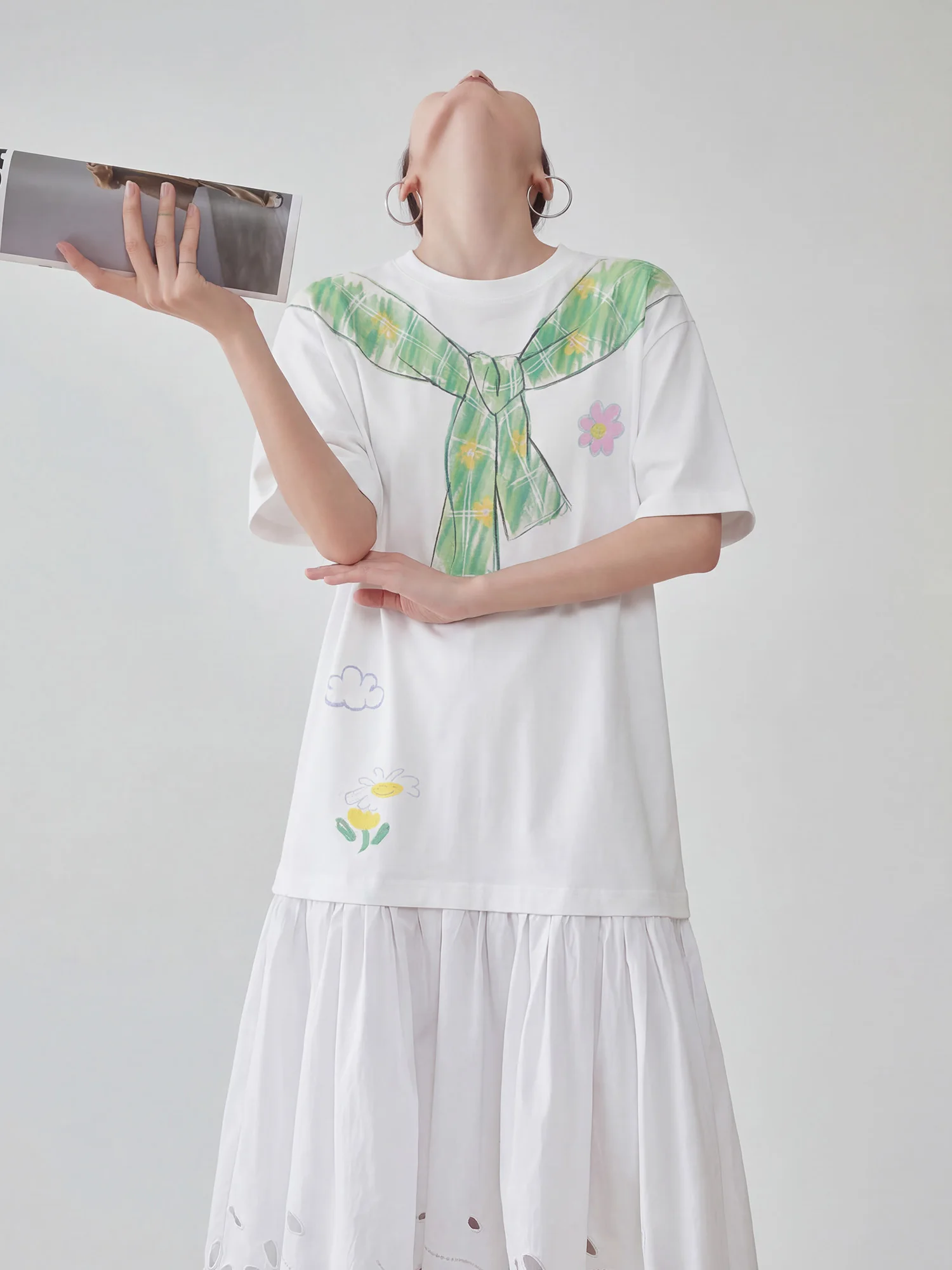 

Повседневная свободная футболка с цветочным принтом, коротким рукавом и круглым вырезом, для работы и отдыха, женская модная одежда, весенний сезон, полиэстер