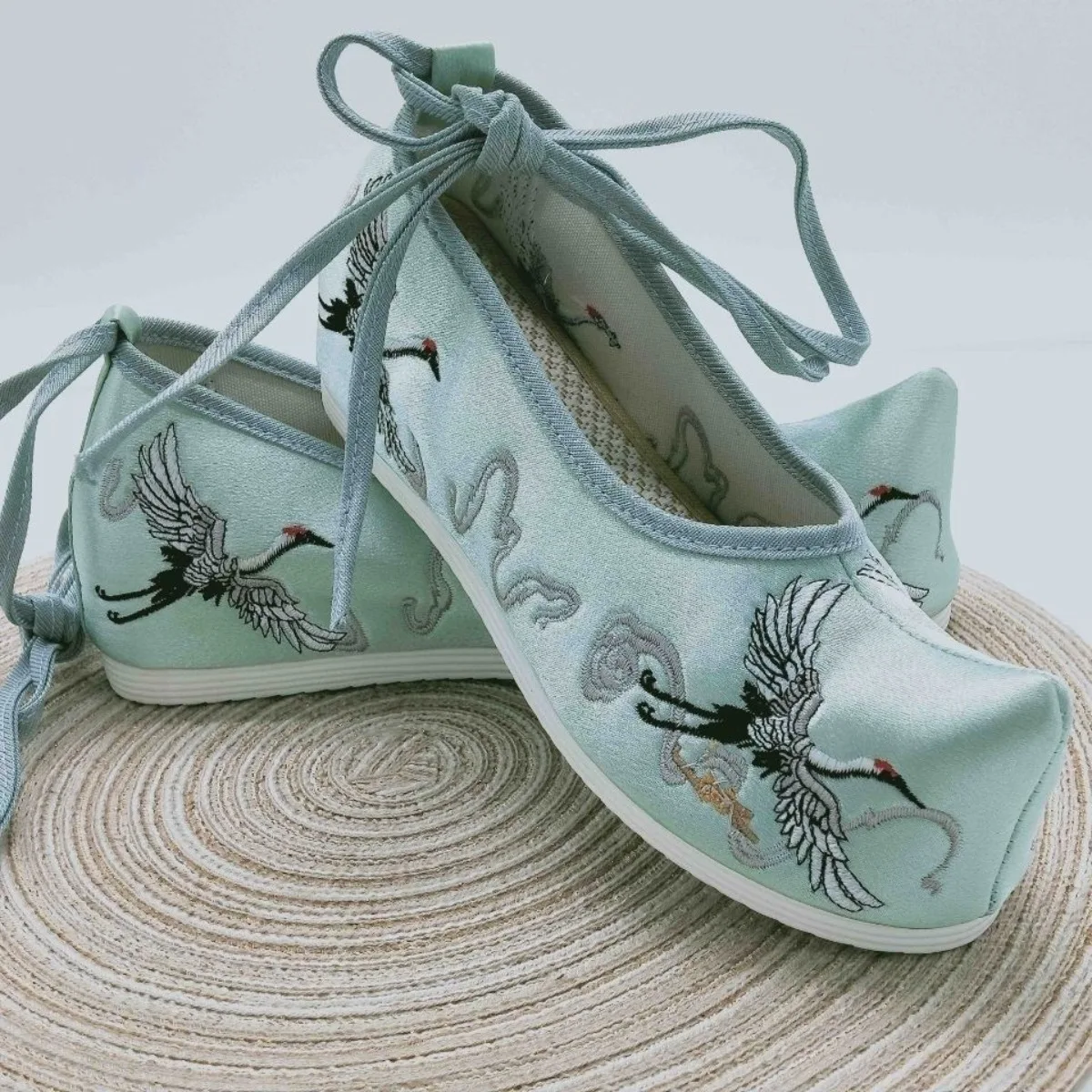 sapatos-hanfu-com-bico-virado-para-cima-estilo-Etnico-bordados-sapatos-planos-de-tecido-para-mulheres-confortaveis-e-casuais