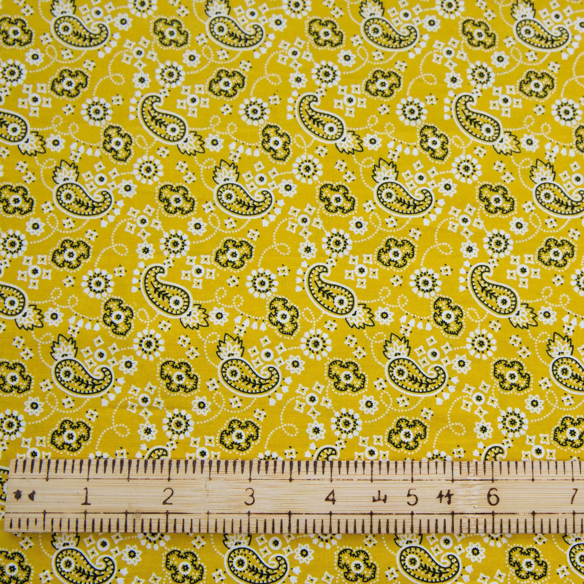 カラフルなプリント100%コットン生地 - 軽量で洗濯可能、キルティング、アパレル、ホームデコレーションに