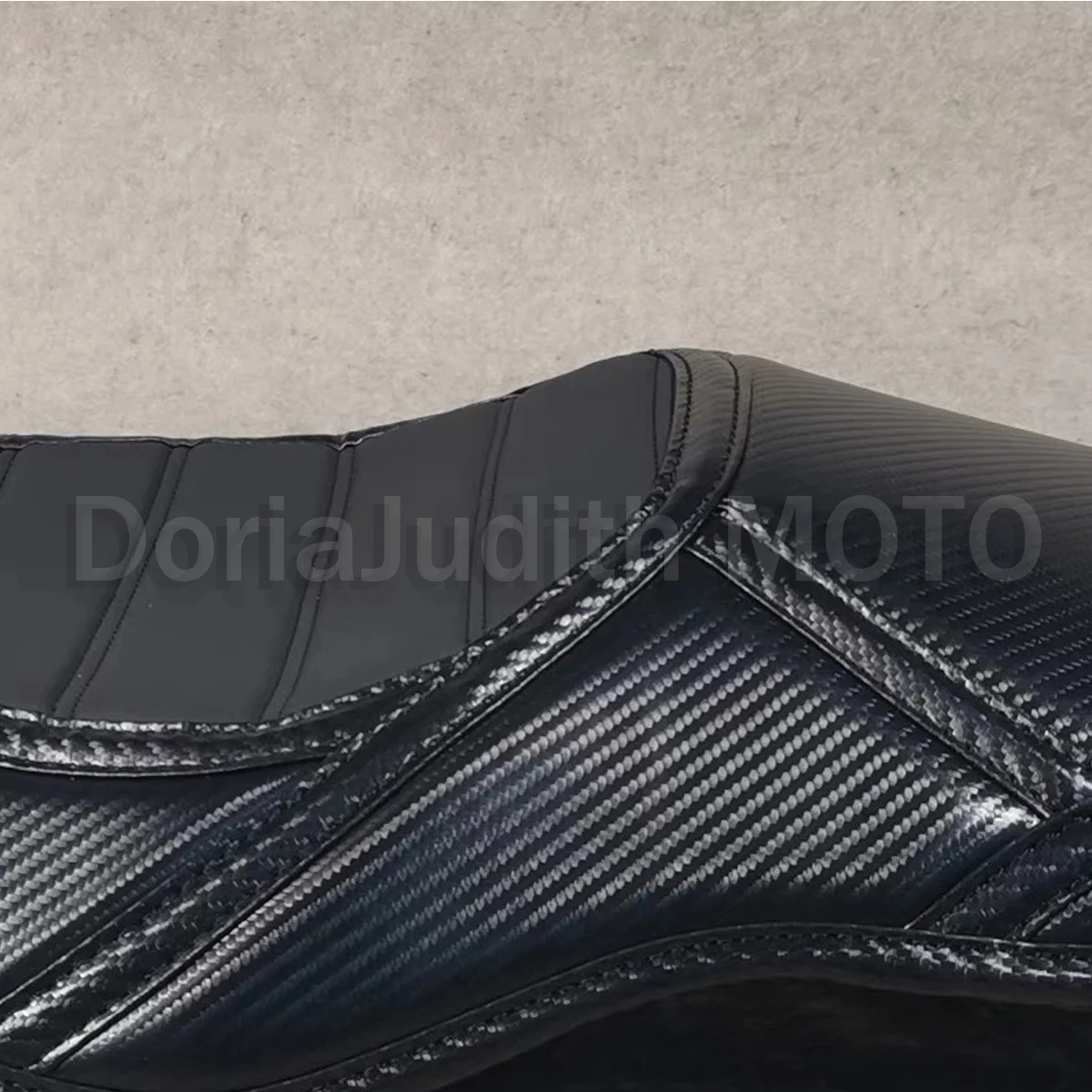 Imitacja włókna węglowego Gąbka Poduszka Modyfikacyjna Miękki Pokrowiec na Siedzenie Pogrubiający i zmiękczający wodoodporny DO BMW F900XR F900 900XR XR 900 2021