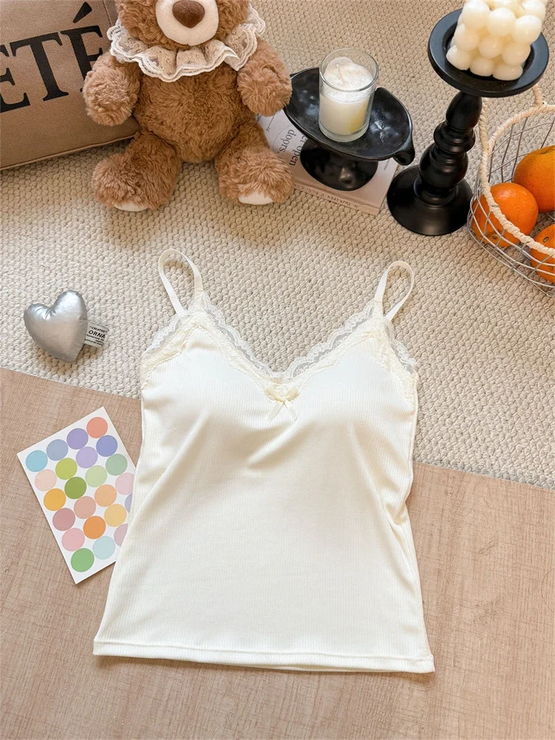 Spaghetti-Träger-Camisole 2026 Sommer Spitze Geripptes Damen-Tanktop mit integrierten BH-Pads, schmal geschnittenes Crop-Top für Innen- und Außenbekleidung – Detail 14