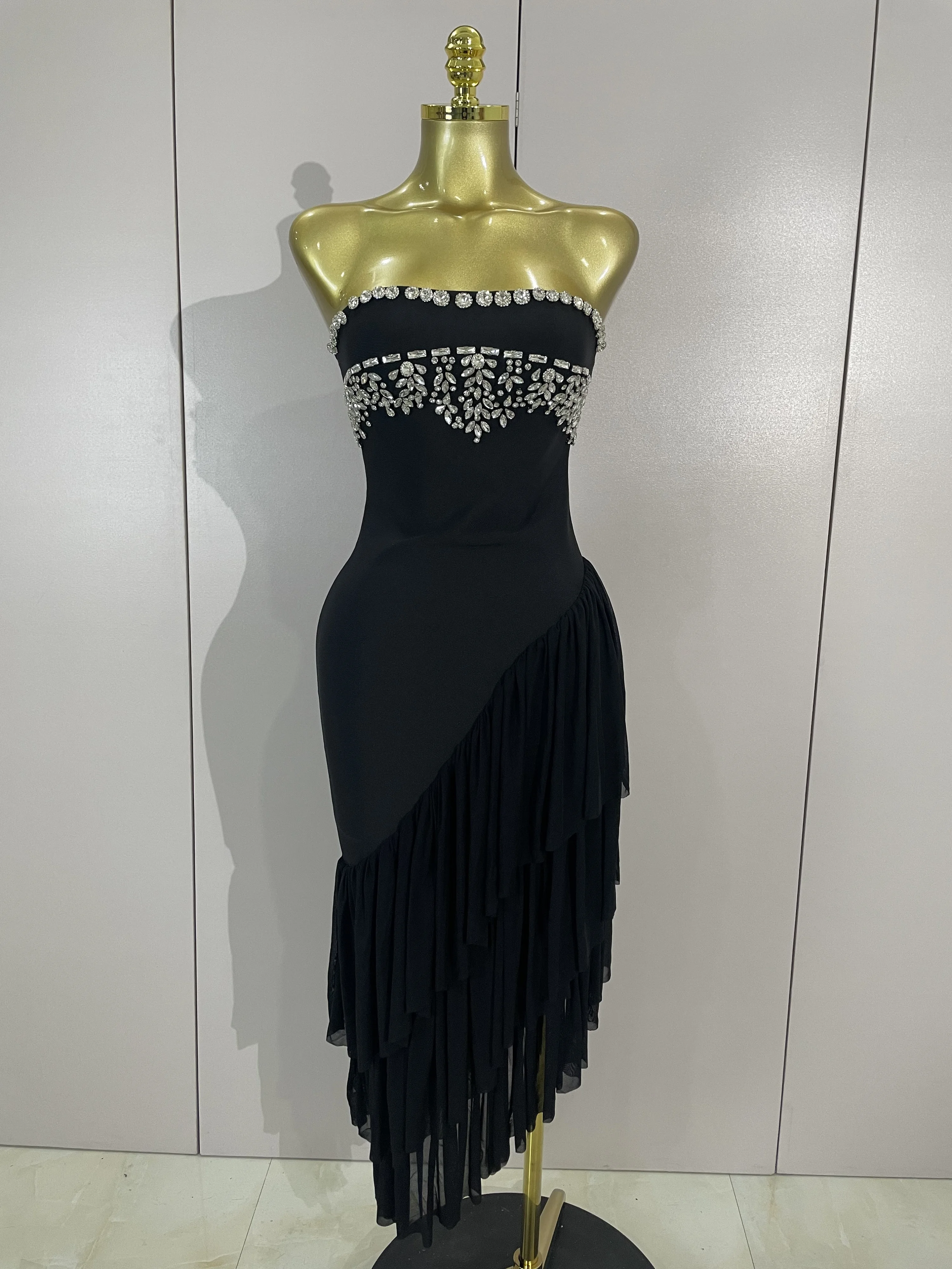 

2026 Sexy Strapless Sleeveless Beading Black Bodycon Bandage Dress Luxury Birthday Evening Party Celebrity Homecoming Clothing