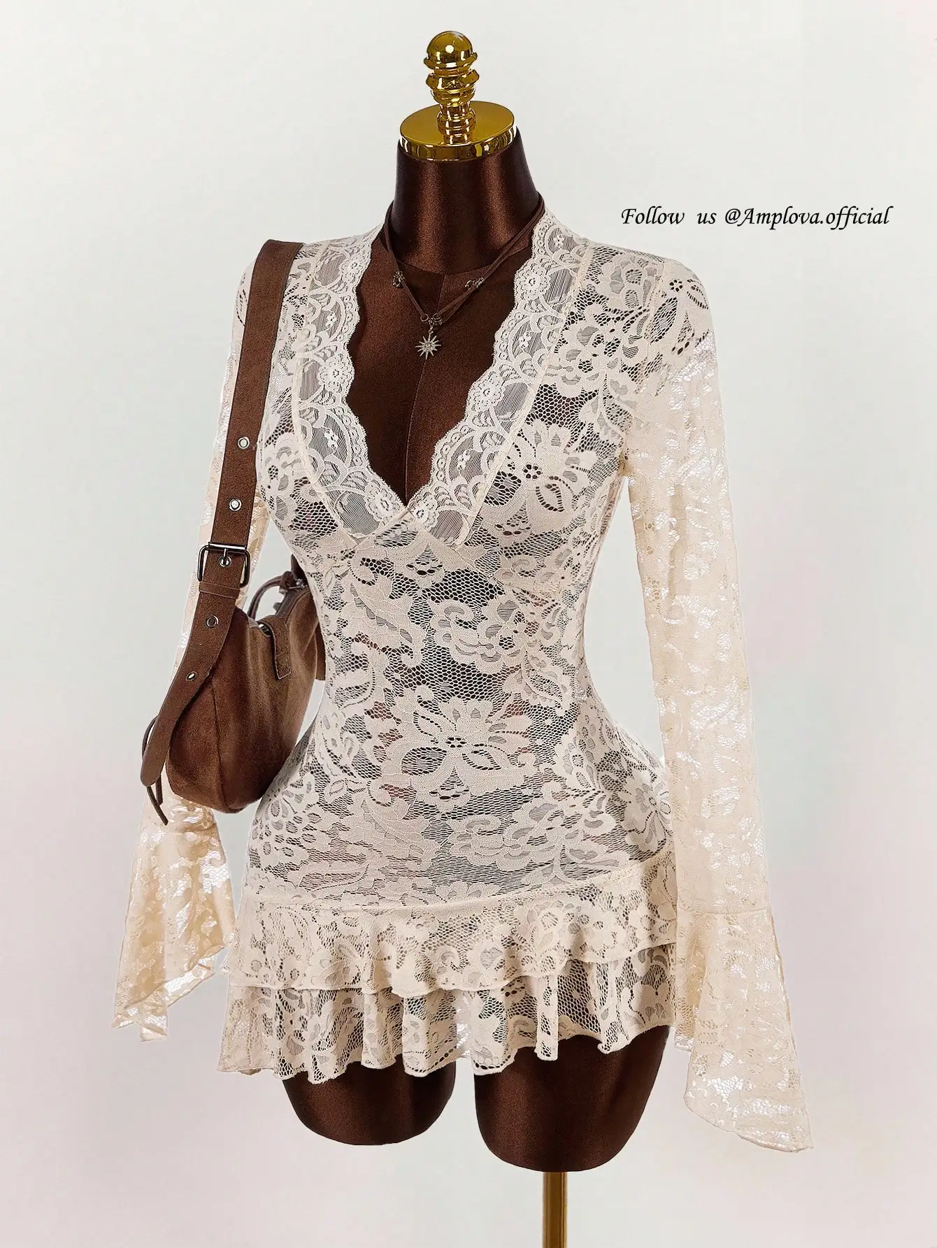 

Женское кружевное мини-платье с V-образным вырезом, рукавами-колокол и оборками по низу для летних вечеринок