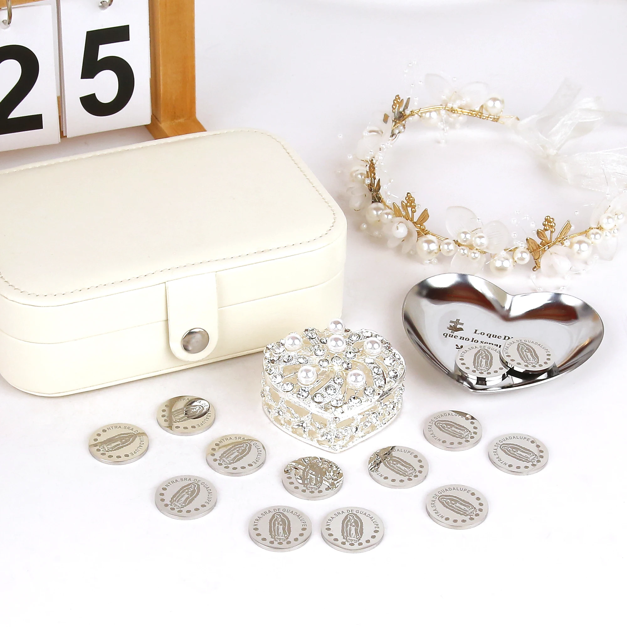 arras-de-mariage-personnalise-vierge-de-guadalupe-avec-perles-boite-en-forme-de-cœur-moulin-a-vent-boite-en-cuir-pu-et-plateau-en-forme-de-cœur