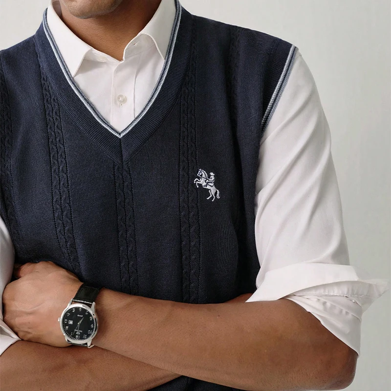 US-Größe Herren V-Ausschnitt Strickweste im College-Stil, Ärmellose Strickpullover für Männer – Detail 5