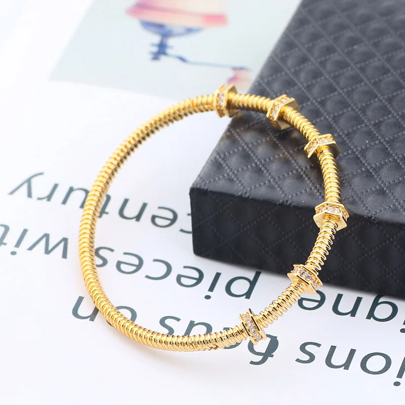 

European and American New Fashion Nut Titanium Steel Micro-Inlaid AAA Zircon Palace Luxury Retro Bracelet.