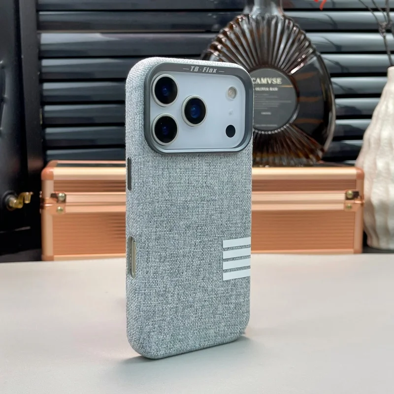 Casing Kain Magnetik Original untuk iPhone 17 16 15 14 Pro Max dengan Kompatibilitas Pengisian Daya Nirkabel dan Pelindung Lensa dari Alloy