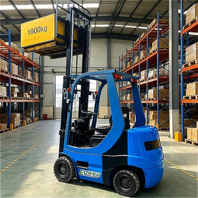 Outdoor Yard 4 Wheel Electric Forklift 3 Ton Pneumatic Tire For Lumber Yard Construction Material Site Pallet Handling