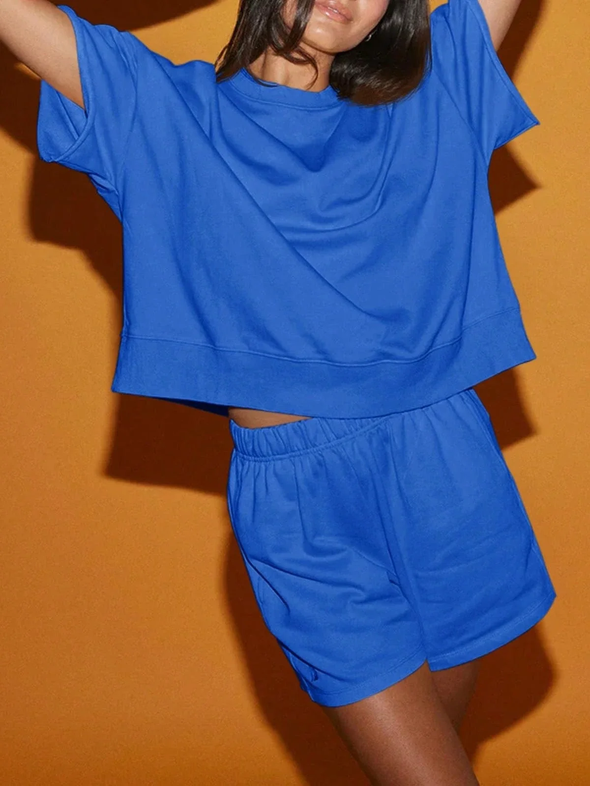 

Женский комплект из 2 предметов: укороченный свитшот оверсайз и шорты с высокой талией, повседневный спортивный костюм