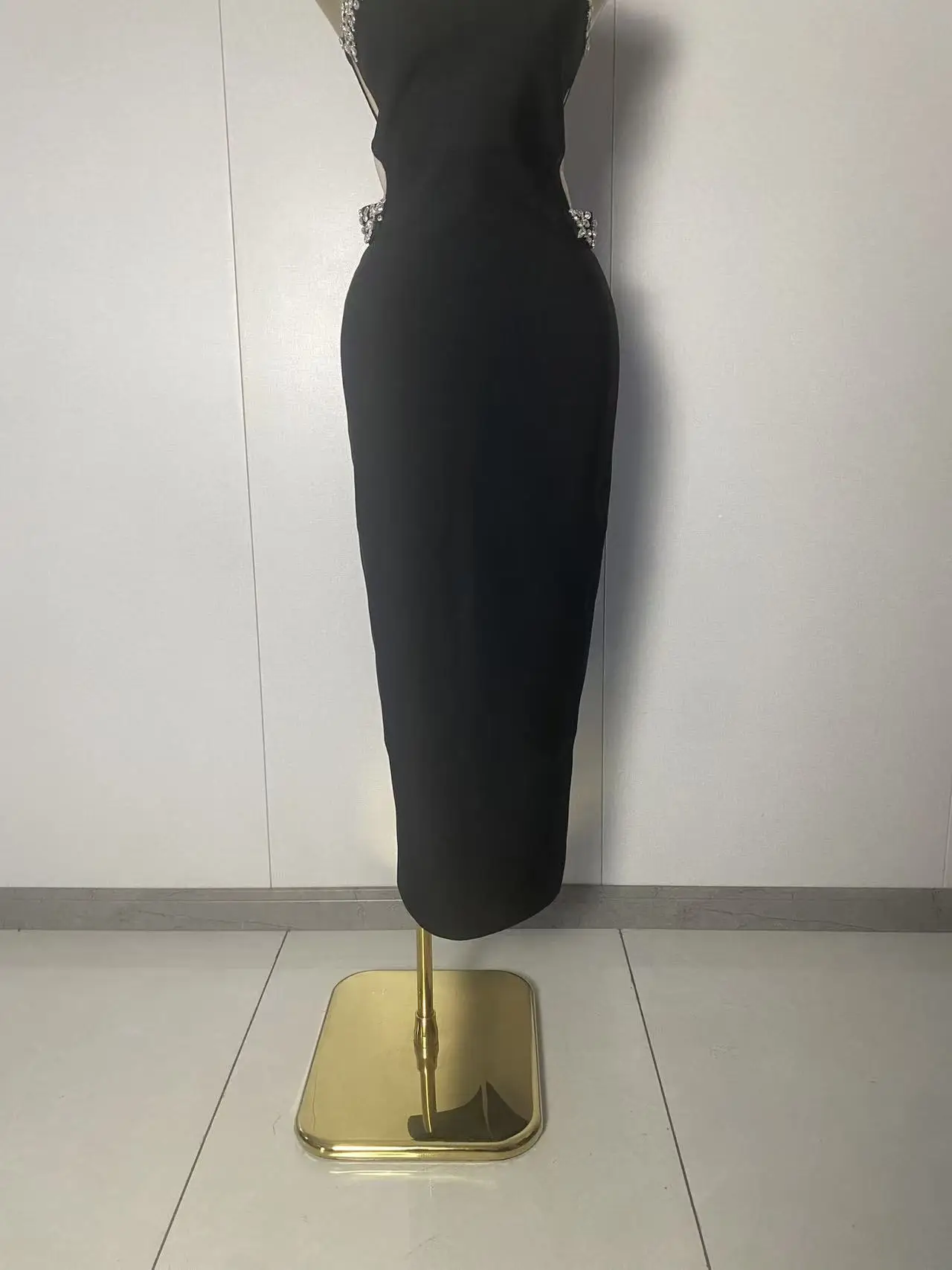 2025年新作 レディース 高級 ワンショルダー ダイヤモンドカットアウト ブラック ボディコンドレス 2025 エレガント イブニングクラブ 高級 バースデーパーティードレス