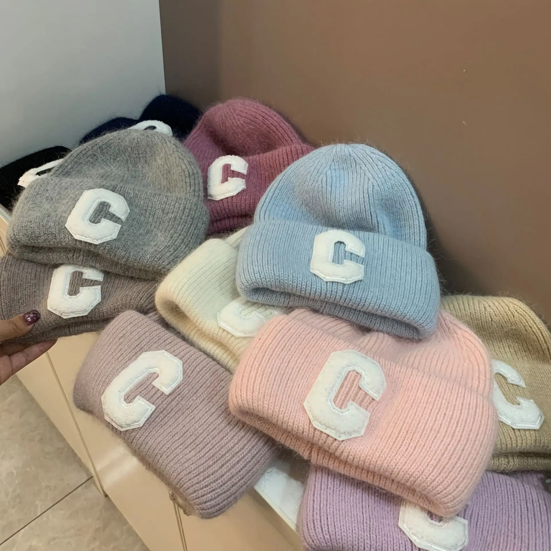 

Autumn and winter letter C warm knitted hat Korean version INS simple solid color woolen hat ladies all-match casual Baotou hat