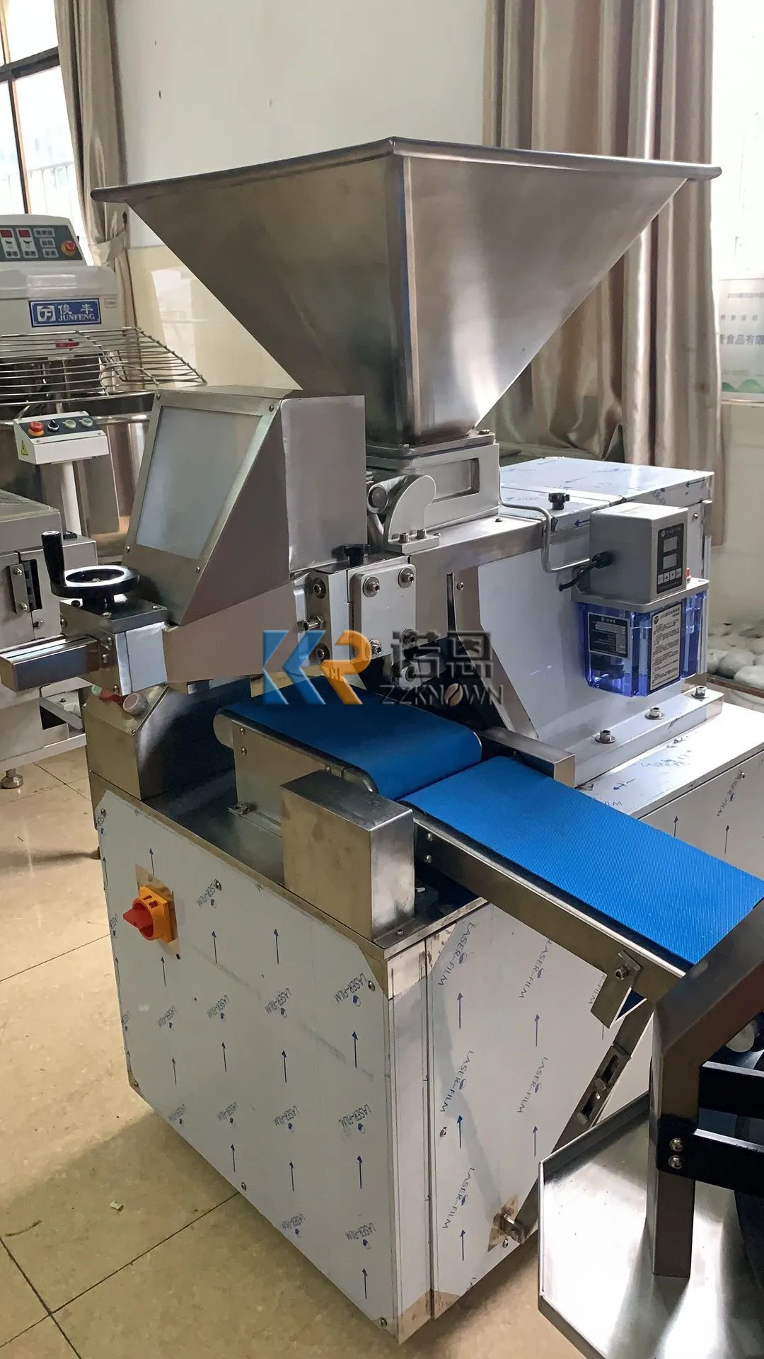 ماكينة تصنيع قطع كرات العجين الأوتوماتيكية بالكامل، كعكة همبرغر، مقسم عجين البيتزا، مستدير تجاري