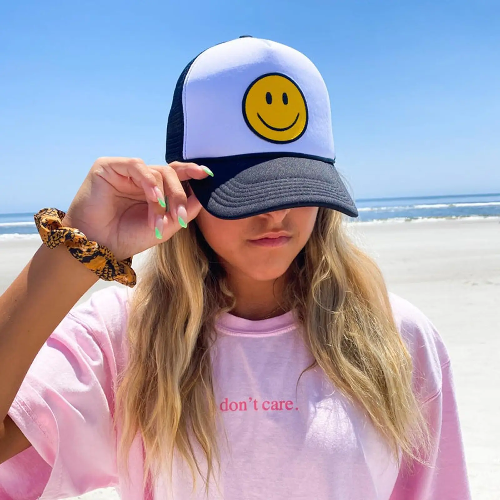 Smile Face Trucker Hat Retro Mesh Baseball Cap with Smile Patch Foam Neon High Crown Y2K Czapki dla mężczyzn i kobiet (pomarańczowe)