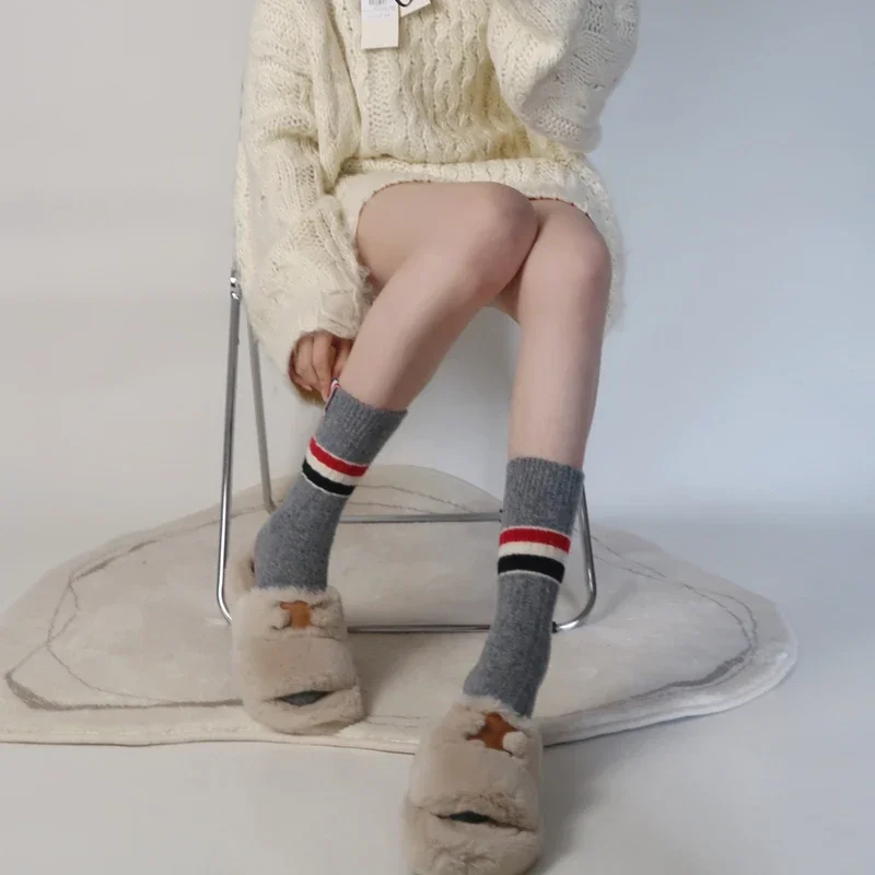 Calcetines largos holgados y gruesos de lana de punto suave y cómodos de alta calidad para mujer, calcetines largos holgados a rayas a la moda Retro
