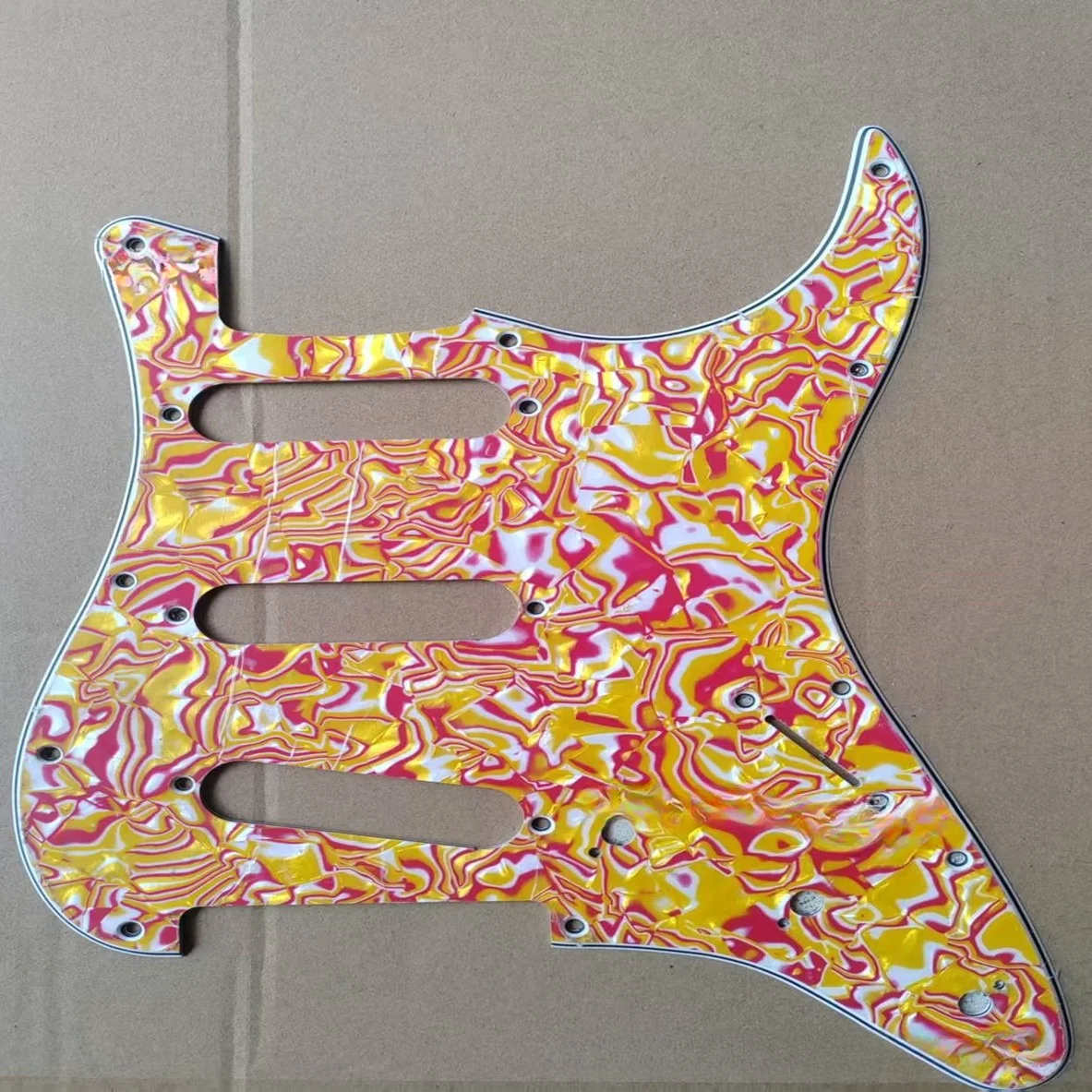 

ST SQ Гитарная 3-слойная накладка Американский стандарт с 11 отверстиями SSS