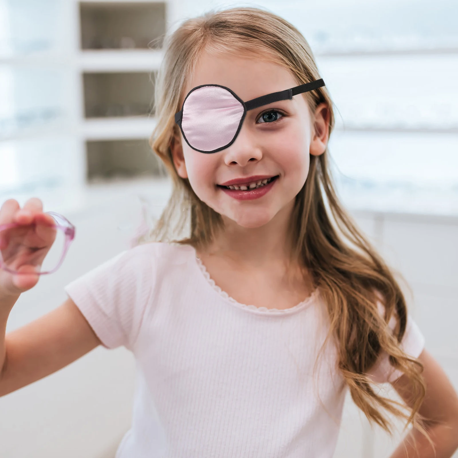 قطعتان من رقع الحرير قابلة لإعادة الاستخدام وخفيفة الوزن وغطاء حريري مريح لحول العين الكسولة للأطفال والكبار ومرن قابل للتعديل