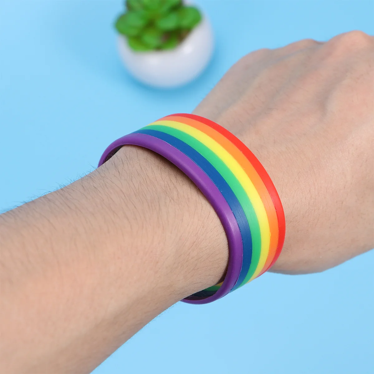 

2Pcs Flexible Onesize Silicone Bangle Unique Wristband Rainbow Colored for Party Wear Daily Use Sports Activities