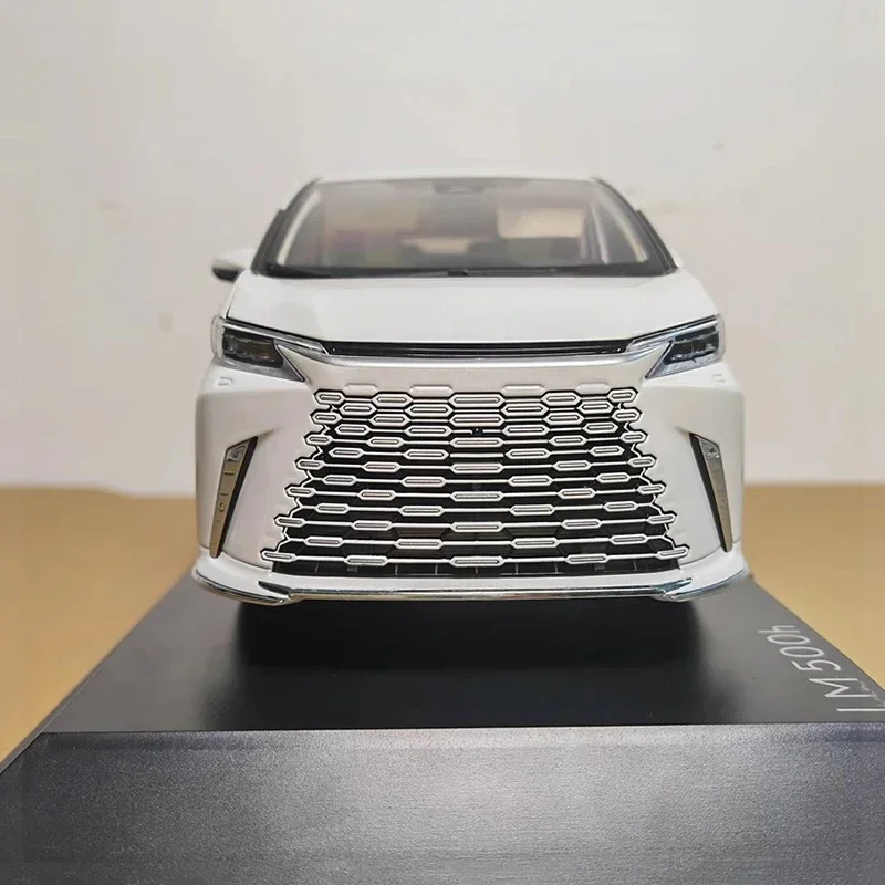 

Diecast 1:18 Scale Lexus LM500h MPV Alloy Simulation Car Model Toy Collection Collectible