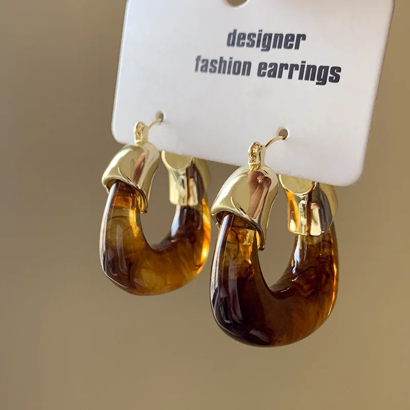 

Milad Retro Coffee Color Resin European and American Exaggerated Personality Fashionable Hoop EarringsUUnique High-end Small Cir