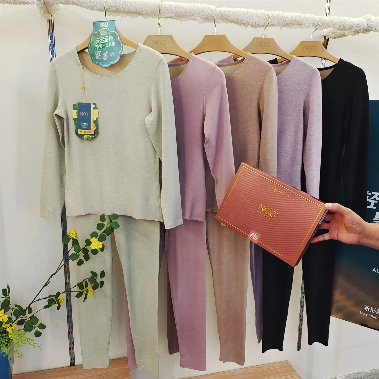 ngg-platinum-silk-skin-care-set-women's-warmth-double-sided-heating-autumn-clothes-long-pants-long-sve-round-ne-color