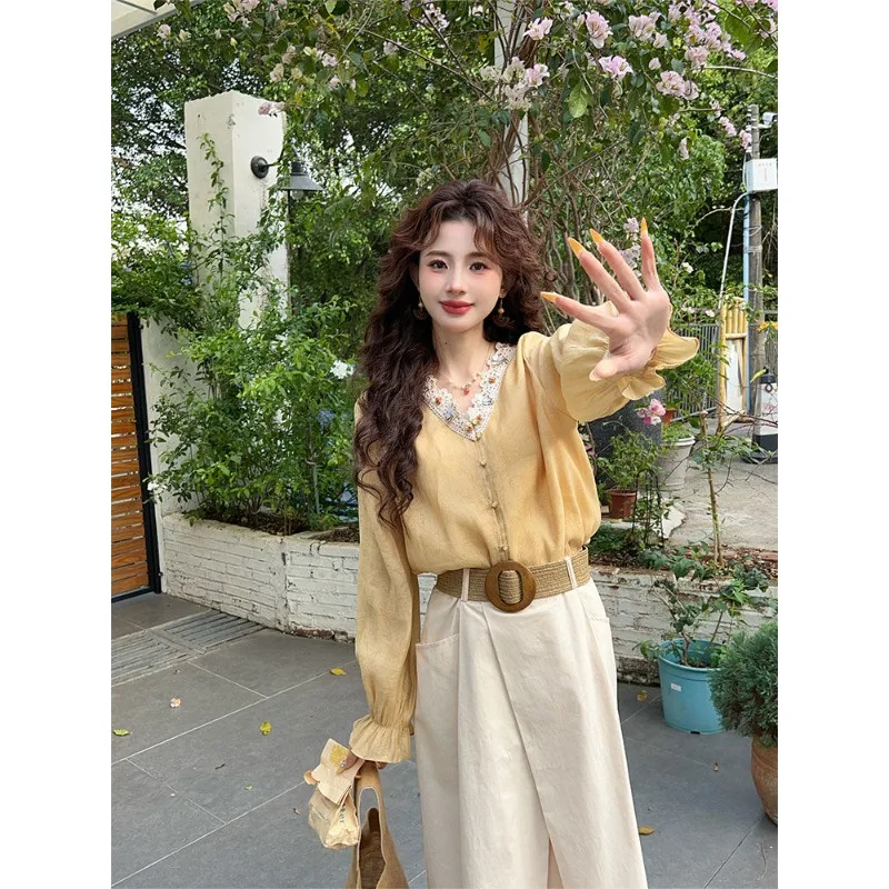 ヴィンテージ長袖女性のシャツ V ネックレースデザイン Y2k ファッショナブルな女性服秋服女性ルーズフィットシャツトップス