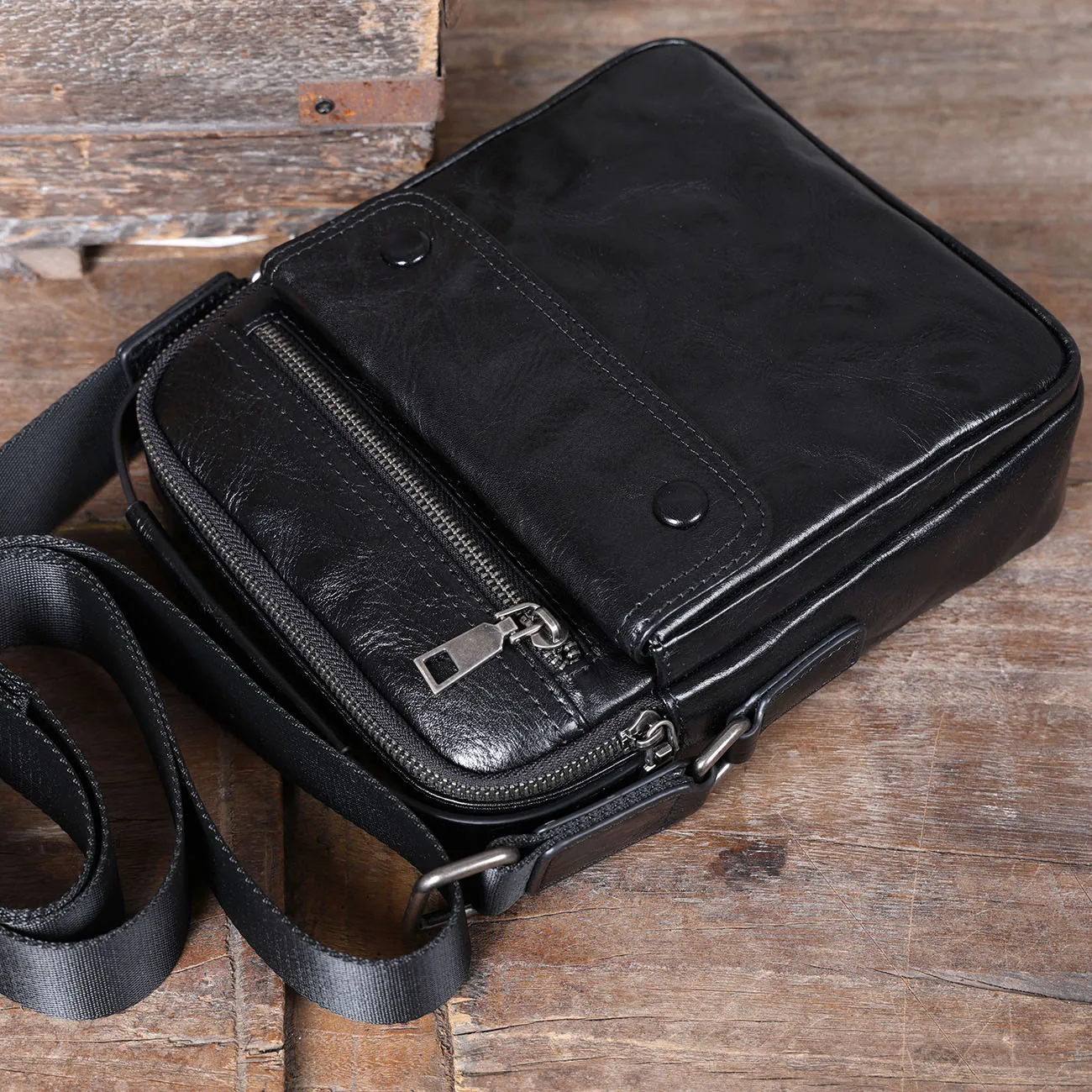 S.WORKER Echtleder Herren Umhängetasche Messenger Bag Crossbody-Taschen für Männer Rindsleder Oberleder Modischer Casual-Stil – Detail 17