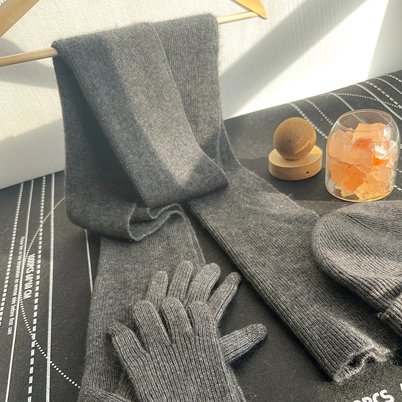 Sciarpa + guanti + cappello in puro cashmere 100% di alta qualità Set da 3 pezzi per uomo e donna Guanti touchscreen con cappello invernale caldo e alla moda