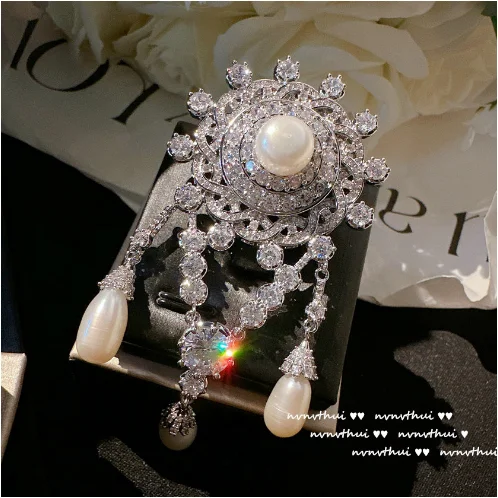 2023 Women Austrian Crown Jewel brooch Vintage Plated 18K Gold Windmill Zircon Pearl Tassel brooch combination