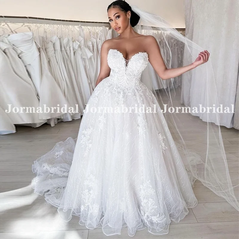 

Strapless Ball Gown Lace Wedding Dress with Appliques Elegant Sweetheart Neckline Long Train Autumn Bridal Gowns abito da sposa