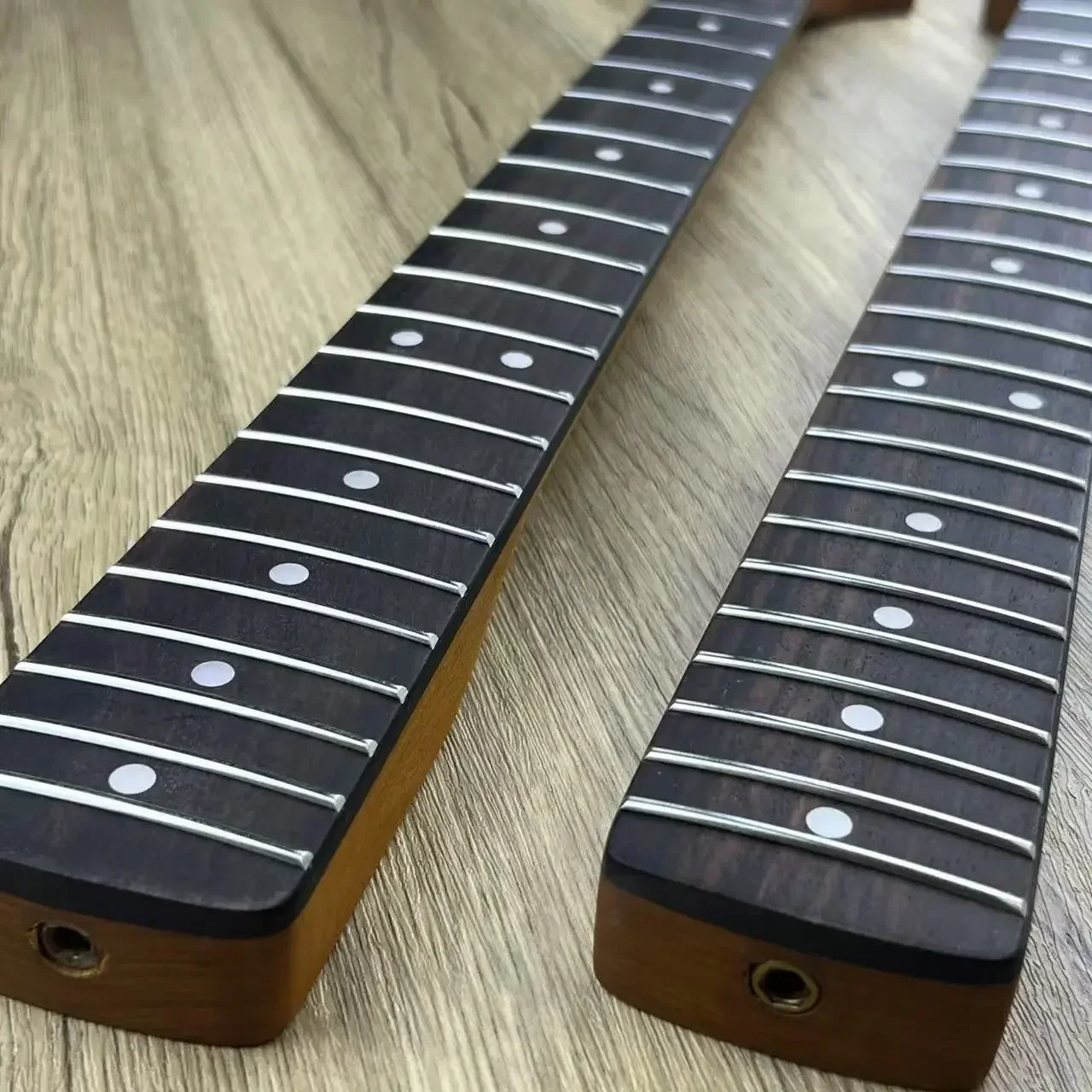 

Vintage ST-Style Guitar Neck - 21 Frets, Toasted Maple with Rosewood Fingerboard, 9.5" Radius, 25.5" Scale