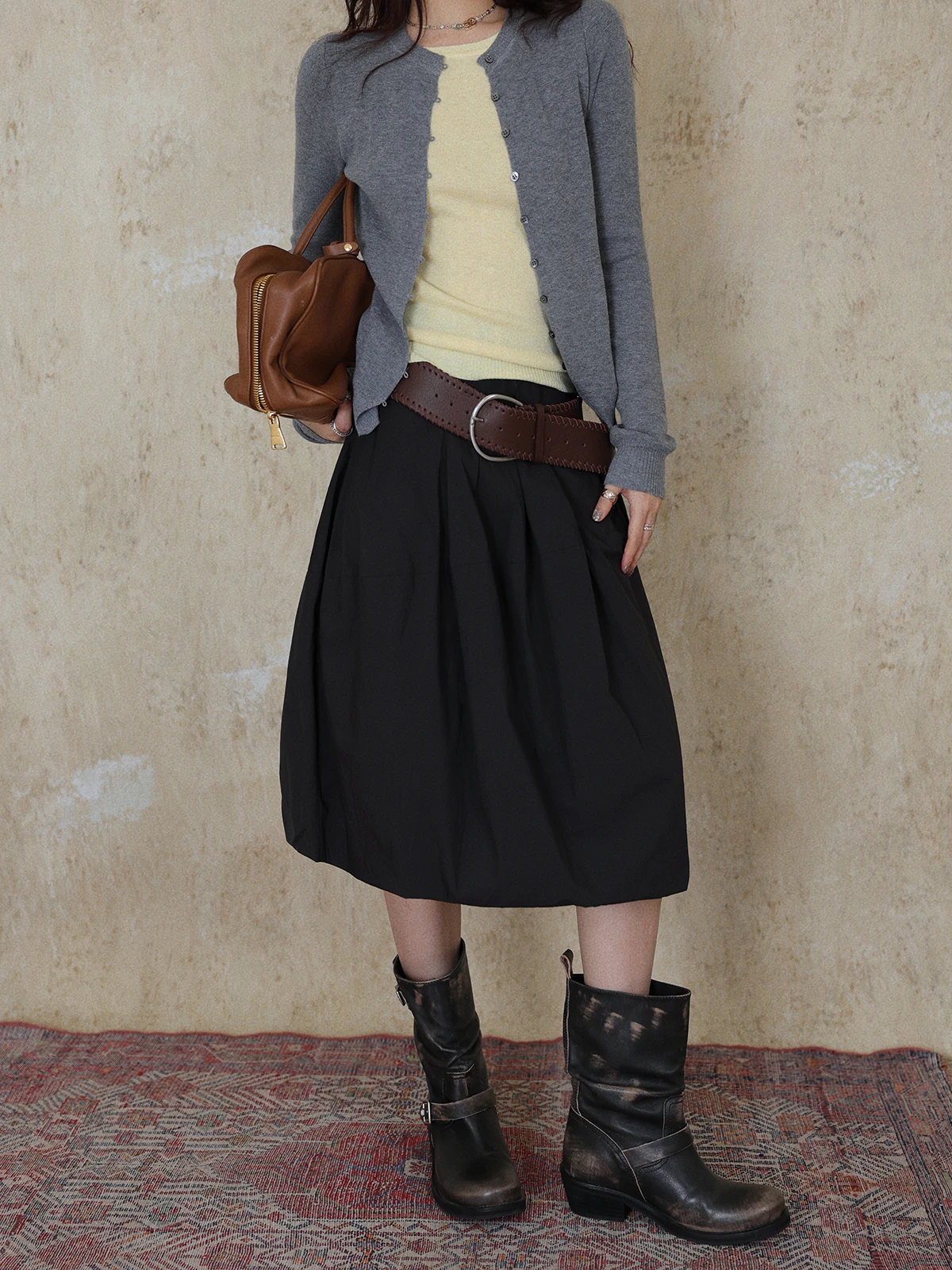 

Черная женская юбка-миди А-силуэта с цветочным принтом, приталенная, универсальная, с высокой талией, весна-лето, из других материалов