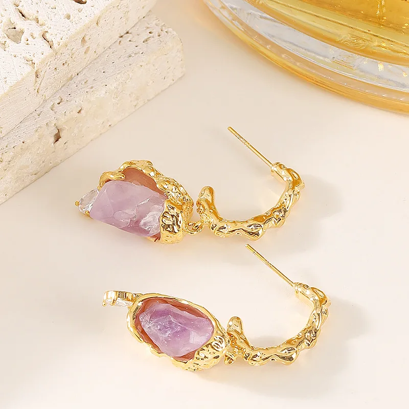 

Elegant and exquisite small fragrant style natural stone earrings for women, light luxury, fashionable and high-end earrings