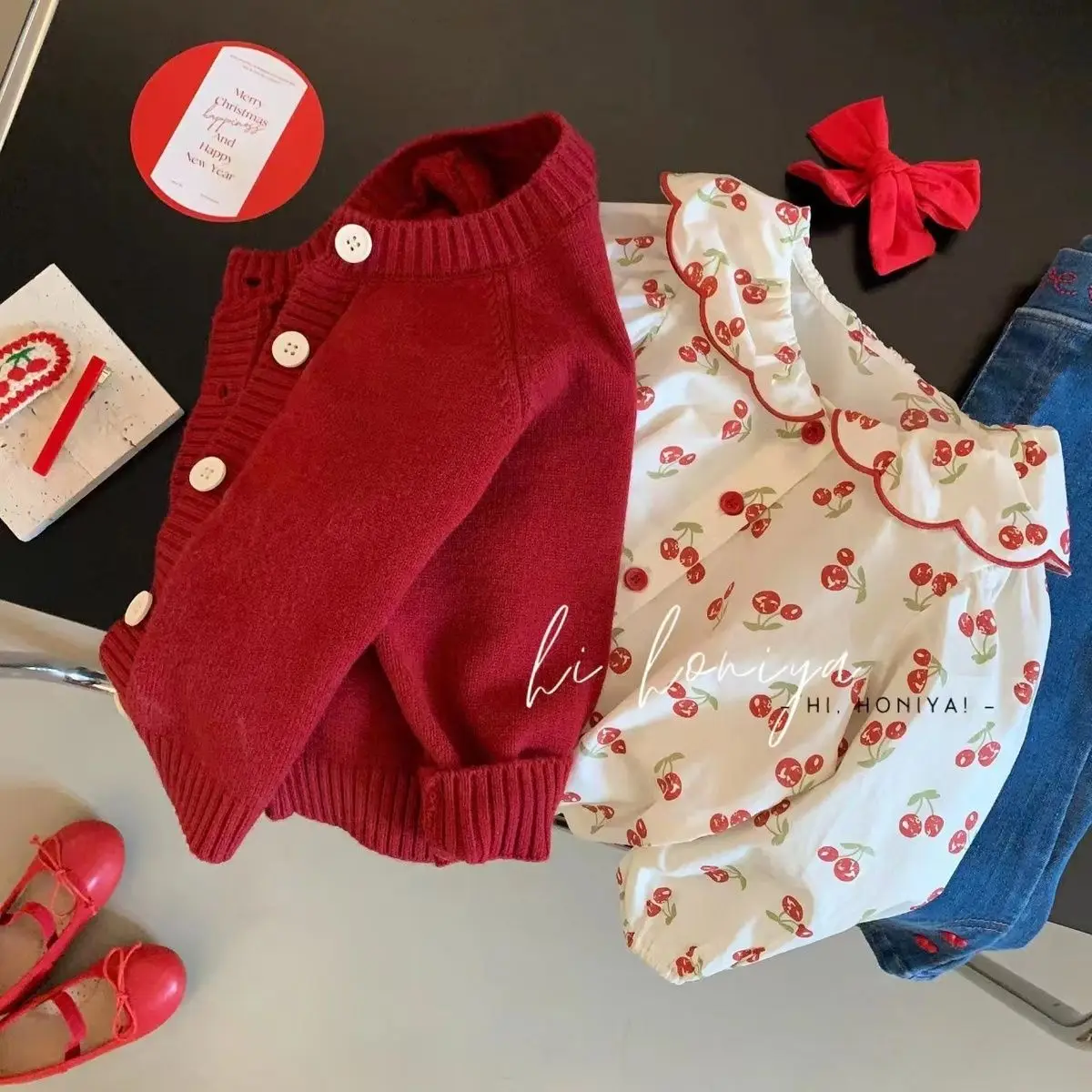 Set maglione da ragazza Primavera e autunno Nuova edizione coreana Giacca lavorata a maglia per bambini Camicia stile occidentale Jeans Set da 3 pezzi