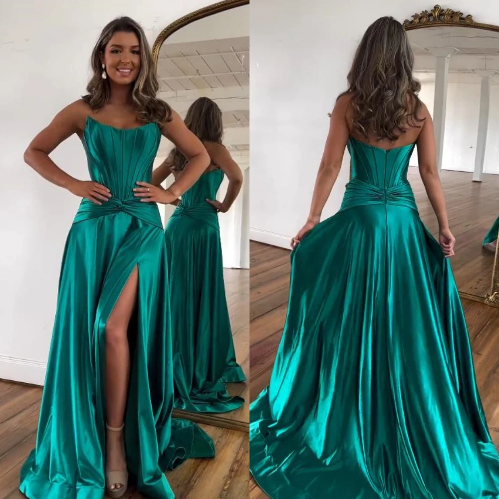 Maßgeschneidertes, schlichtes, lässiges, trägerloses Ballkleid-Quinceanera-Kleid mit drapierten, bodenlangen Röcken und Charmeuse-Abend