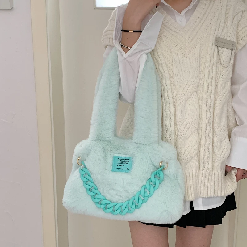 

Y2K Plush Tote Bags For Women Winter Trend Soft Fluffy Messenger Bag Chain Furry Designer Handbag Faux Fur Shoulder Bag Shopper