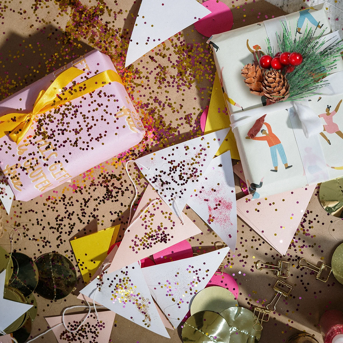 

20pcs Mini Christmas Tree Hanging Decorations Artificial Berries Red Fake Pine Needle Diy Xmas Supplies For Home Wedding Party