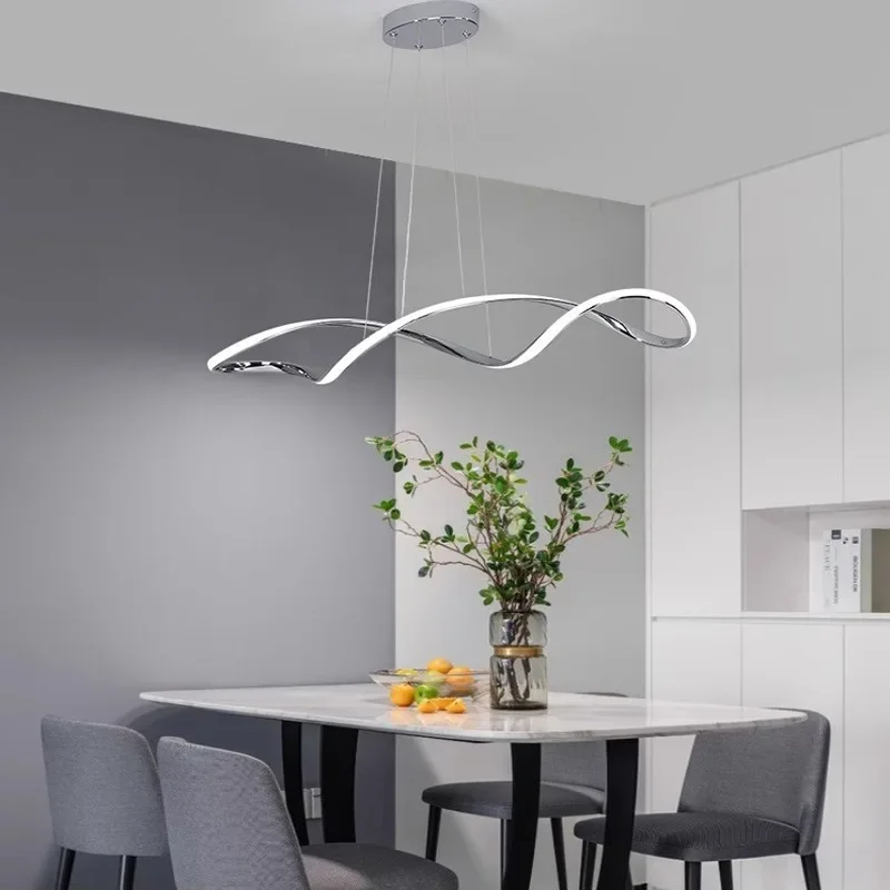 Lampe LED Suspendue au Design Moderne, Disponible en Or, Chrome et Noir, Luminaire Décoratif de Plafond, Idéal pour un Salon, une Salle à Manger ou une Chambre à Coucher, L92 cm