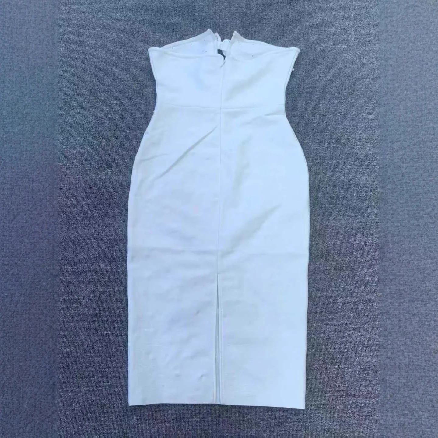 فستان قصير أبيض بدون حمالات - فيونكة مطرزة بالترتر، حفلة استحمام الزفاف