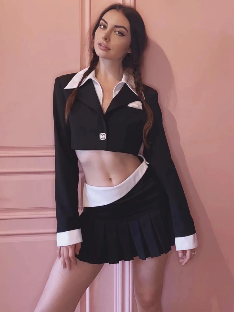 Conjunto Curto NaJa Cool Girl com Camisa de Gola e Saia  Plissada em Contraste Preto e Branco - Look Spicy Girl