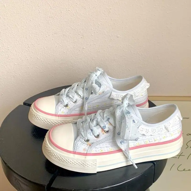 Zapatillas deportivas de plataforma con estampado floral, con volantes de encaje y cordones, de lona, con suela gruesa, para uso diario, ideales para estudiantes y para caminar.