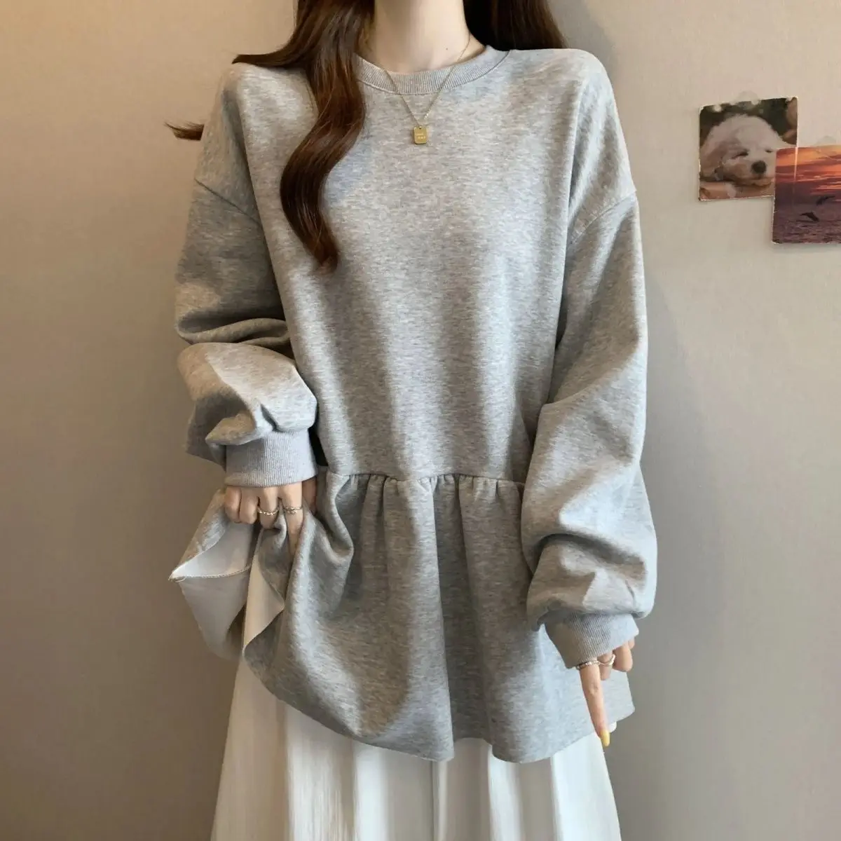 

Свободная женская толстовка с рюшами и длинными рукавами для весны и осени, свободный крой, круглый вырез, однотонный, удлиненный дизайн