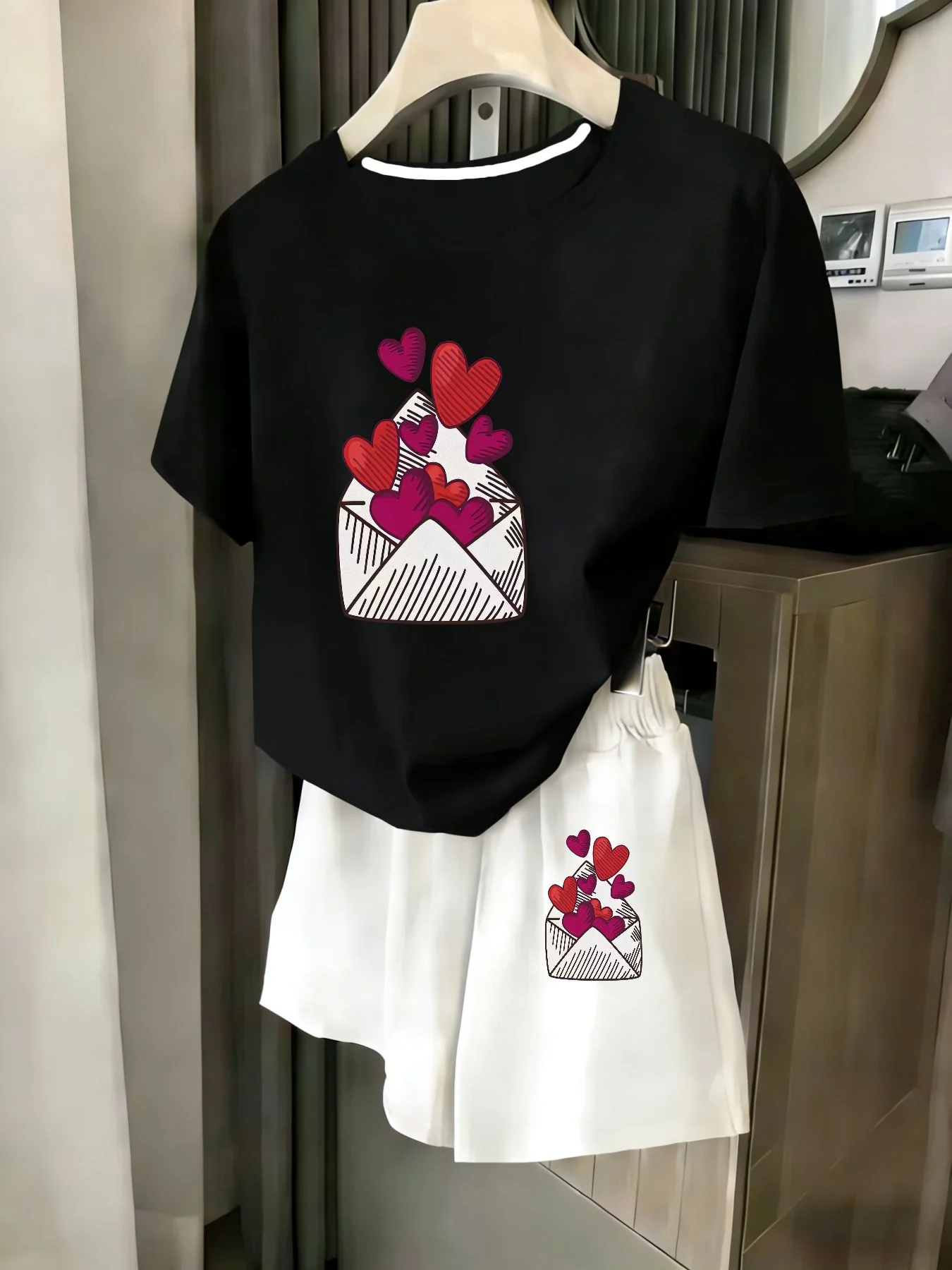 

Ladies 2-Piece Set Summer Beach Vacation Casual round Neck Short Sleeve Random Print T-Shirt Elastic Waist Shorts Suit Comfortab