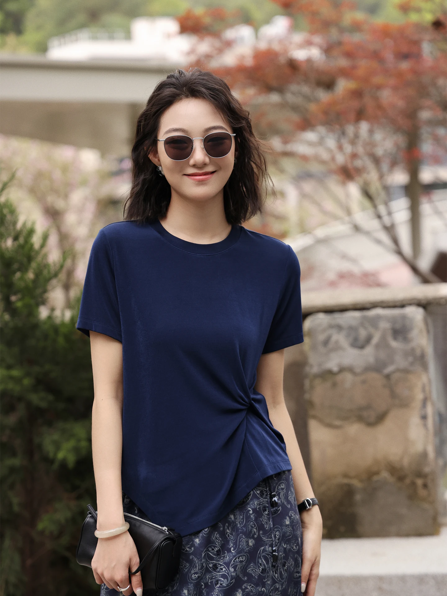 

Модная женская футболка с коротким рукавом и узлом, облегающая, летняя, новый стиль, универсальный топ, дышащая, из смеси полиэстера и спандекса