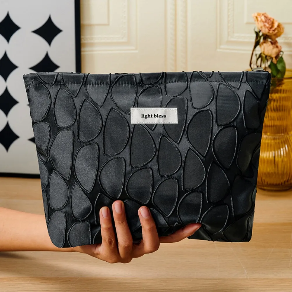 Personality Leaf Pattern Women Cosmetic Pouch Handbag Portable Travel Organizer Makeup Bag Ladies Zipper Make Up Storage Bag